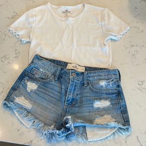 Hollister Jean short and white tee bundle